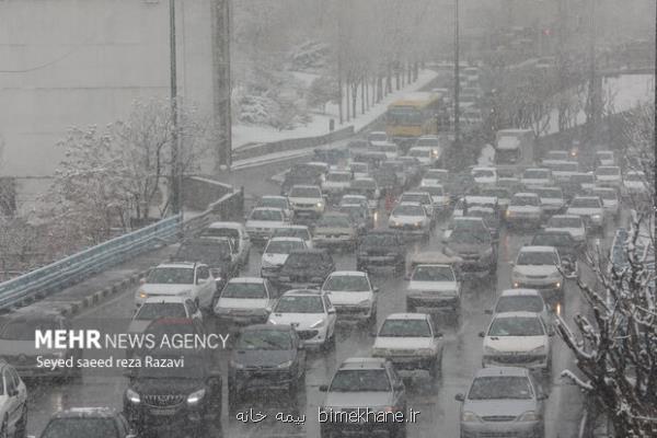 لغزندگی معابر شمالی تهران به علت بارش برف و باران